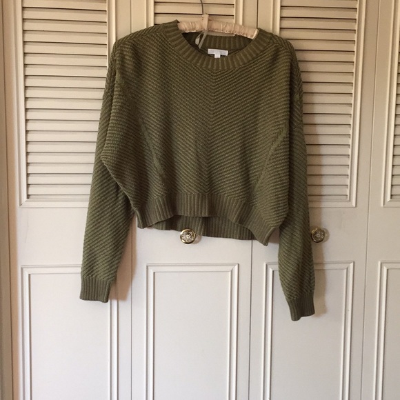 NWOT 🍀Cropped Sweater🍀 - Picture 1 of 4
